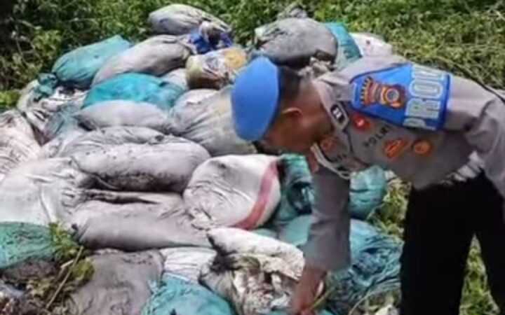 Ratusan Karung Diduga Limbah B3 Dibuang Ilegal di JJLS Kulon Progo