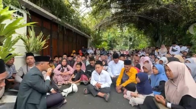 Viral Warga Tahlilan di Depan Rumah Jokowi di Solo, Ajudan: Terjadi 18 Januari 2026