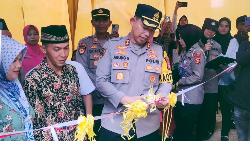 Dibulan Ramadhan Penuh Barokah, Kapolres Musi Rawas Serahkan Kunci Bedah Rumah Hasil Donasi Personel di Desa Babat