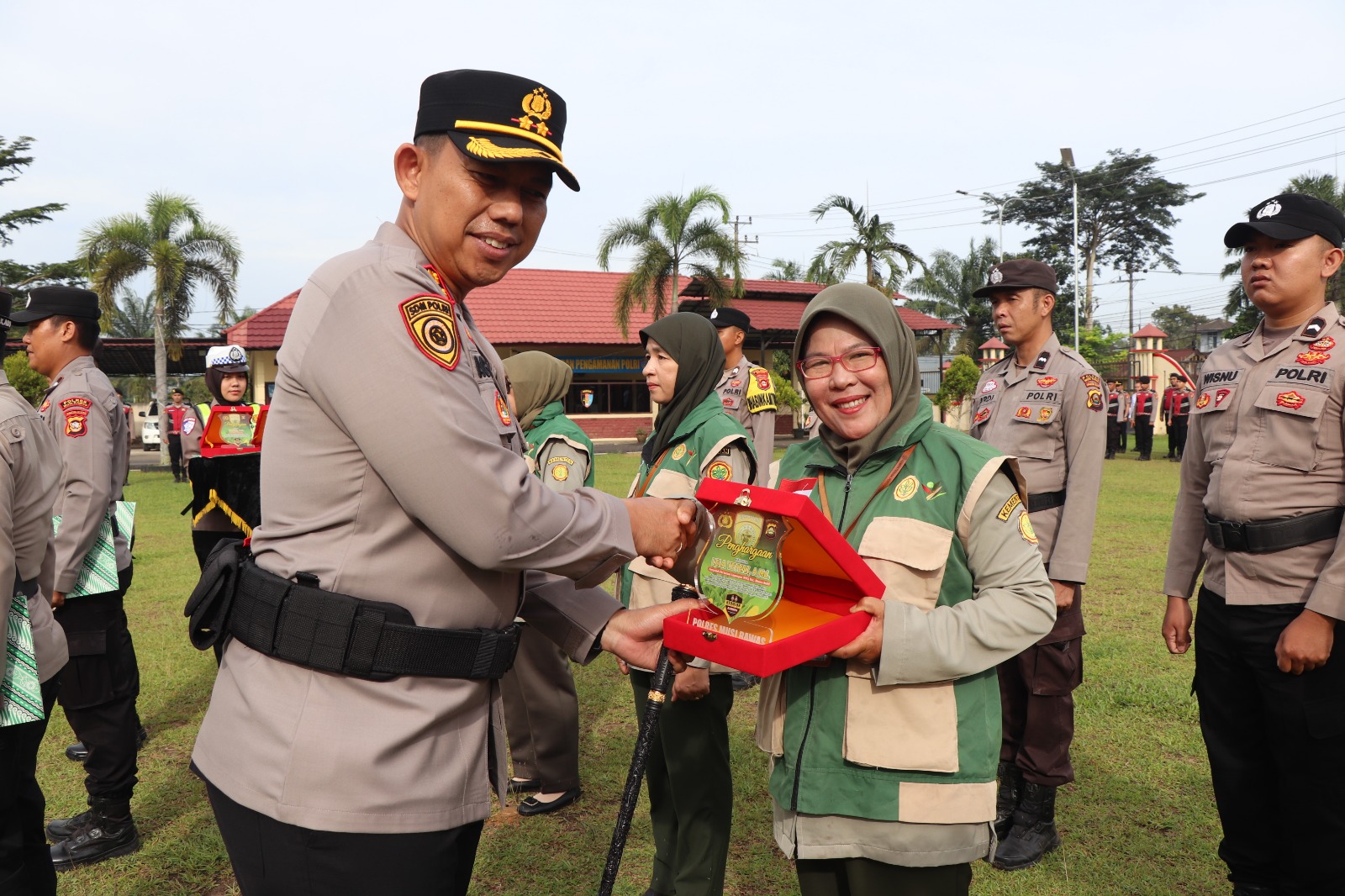 Sukseskan Ketahanan Pangan dan Tingkatkan Citra Polri, Kapolres Musi Rawas Beri Penghargaan Puluhan Personel dan Penyuluh Pertanian
