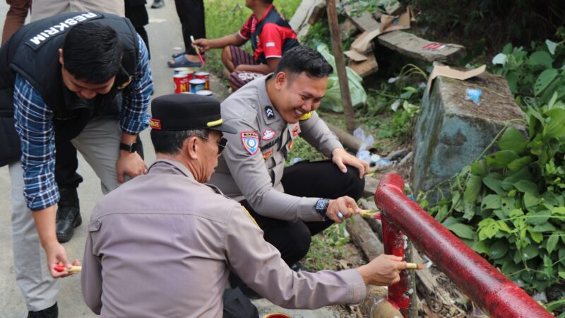 Bentuk Kepedulian Polri Dukung Program Asta Cita, Polres Musi Rawas Renovasi Jembatan Besi Sungai Pring di Desa Pulau Panggung