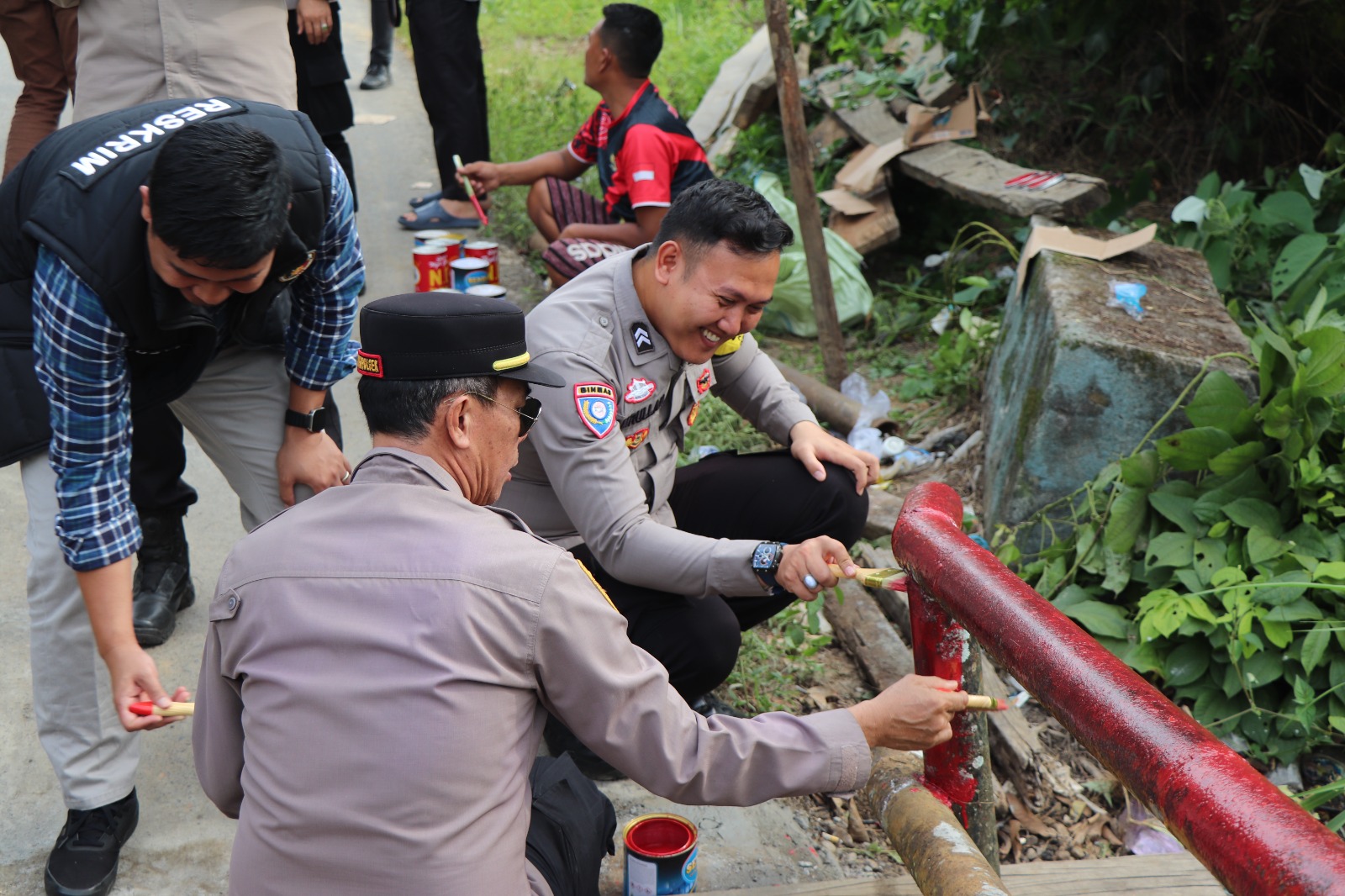 Bentuk Kepedulian Polri Dukung Program Asta Cita, Polres Musi Rawas Renovasi Jembatan Besi Sungai Pring di Desa Pulau Panggung