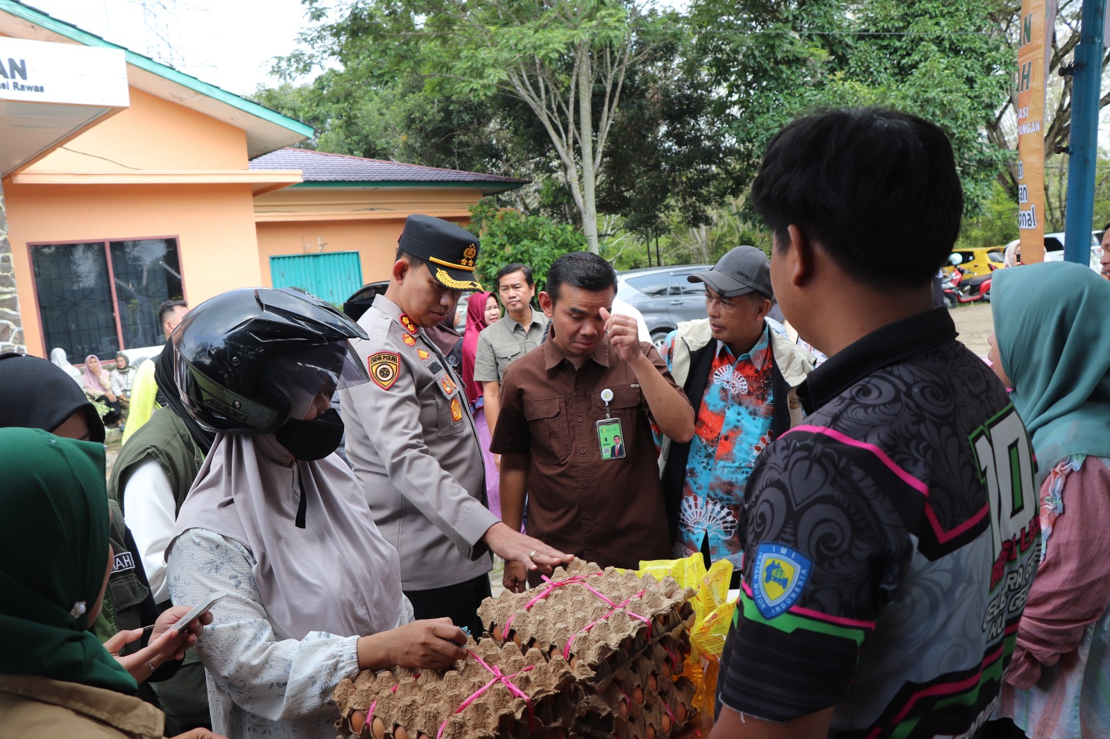 Polres Musi Rawas Gelar Gerakan Pangan Murah di Polsek Muara Beliti, Kapolres Hadir Bersama Pejabat Badan Pangan Nasional
