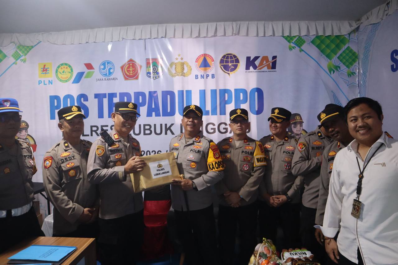 KAPOLRES LUBUK LINGGAU TINJAU DAN MEMBERI BINGKISAN SETIAP TITIK POS OPRASI KETUPAT MUSI 2026.
