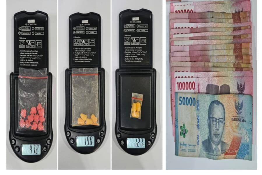 ANGGOTA JAJARAN SATUAN   RESERSE NARKOBA(SATRESNARKOBA) POLRES LUBUK LINGGAU SERGAP PENGEDAR NARKOBA SAAT TRANSAKSI DI TEMPAT CAFE