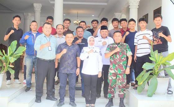 BUPATI LABUHANBATU LEPAS TIM POSLAB BERLAGA DI LIGA 4