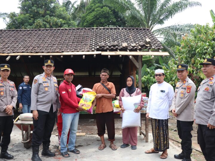 Wujud Kepedulian, Kapolres Musi Rawas dan PCNU Sambangi Korban Kebakaran di desa Wonosari