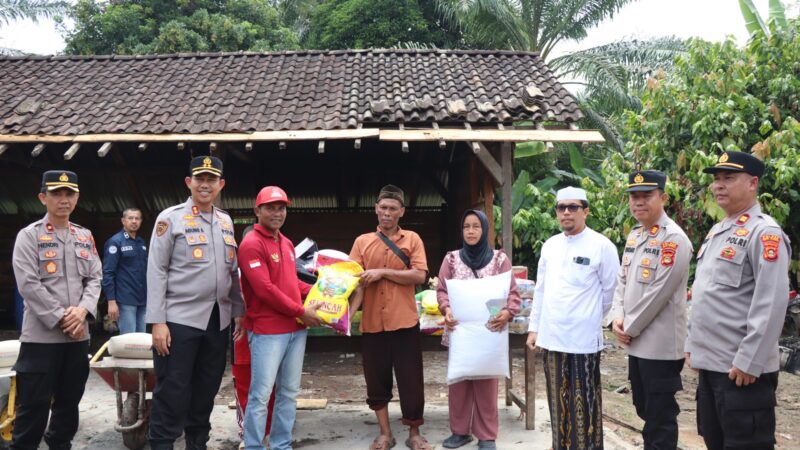 Wujud Kepedulian, Kapolres Musi Rawas dan PCNU Sambangi Korban Kebakaran di desa Wonosari