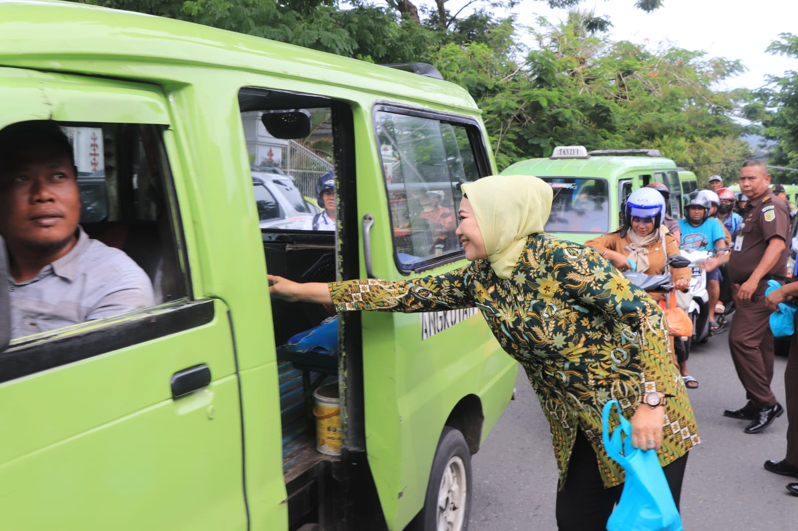Ramadhan Berkah, Kejati Maluku Berbagi Takjil