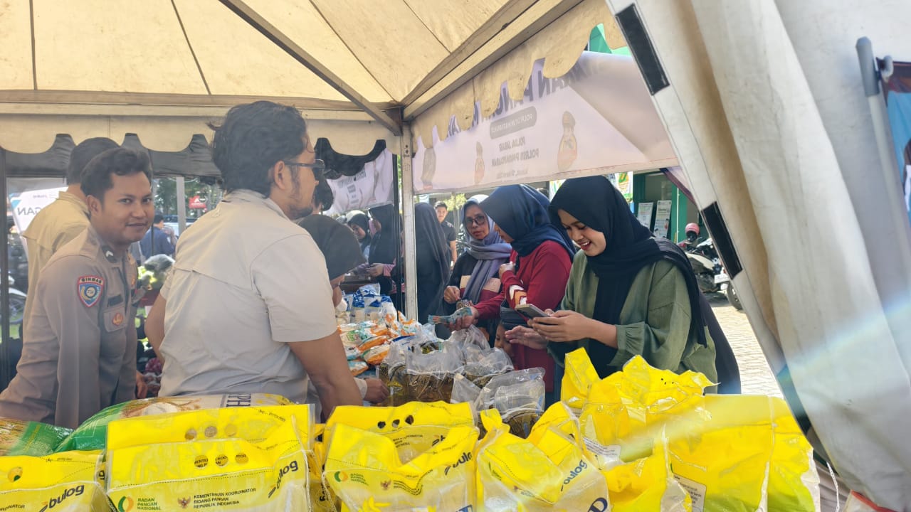 Bantu Stabilkan Harga Pangan Polres Pangandaran Gelar Gerakan Pangan Murah, yang Ke Dua kalinya menjelang idul Fitri 1447 H.