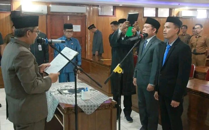 Bupati Anwar Sadat Lantik Pejabat Pimpinan Tinggi Pratama dan Fungsional di Lingkungan Pemkab Tanjab Barat