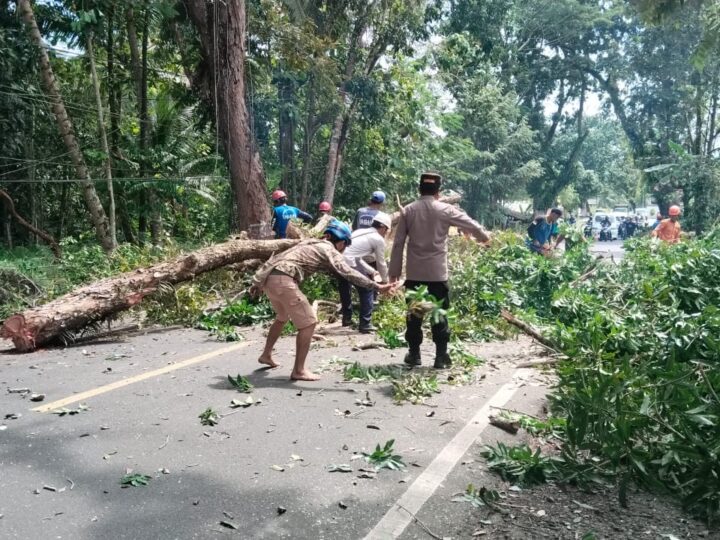 Dedikasi Tanpa Batas: Detik-detik Menjelang Purna Tugas, Kapolsek Sidamulih AKP UMUN Tetap Sigap Berikan Pelayanan kepada Masyarakat