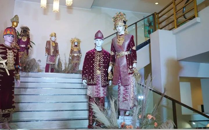 Hj Ratna Machmud Bupati Musi Rawas Bersama Ketua Tim Penggerak (TP) PKK H Riza Novianto Gustam Hadiri Pembukaan Peringatan Hari Kesatuan Gerak (HKG) PKK ke-54 