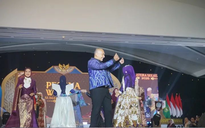 Tampilkan Kekayaan Budaya Lokal di Palembang , Ketua TP PKK Hadir Fashion Show Wastra Sumatera Selatan