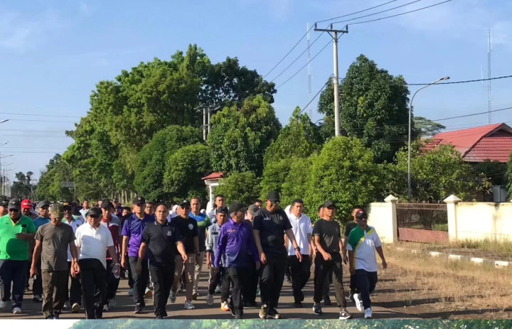 Dalam Rangka Memeriahkan Hari Ulang Tahun ke-83 Kabupaten Musi Rawas, Wakil Bupati Hadiri Jalan Santai dan Senam Bersama