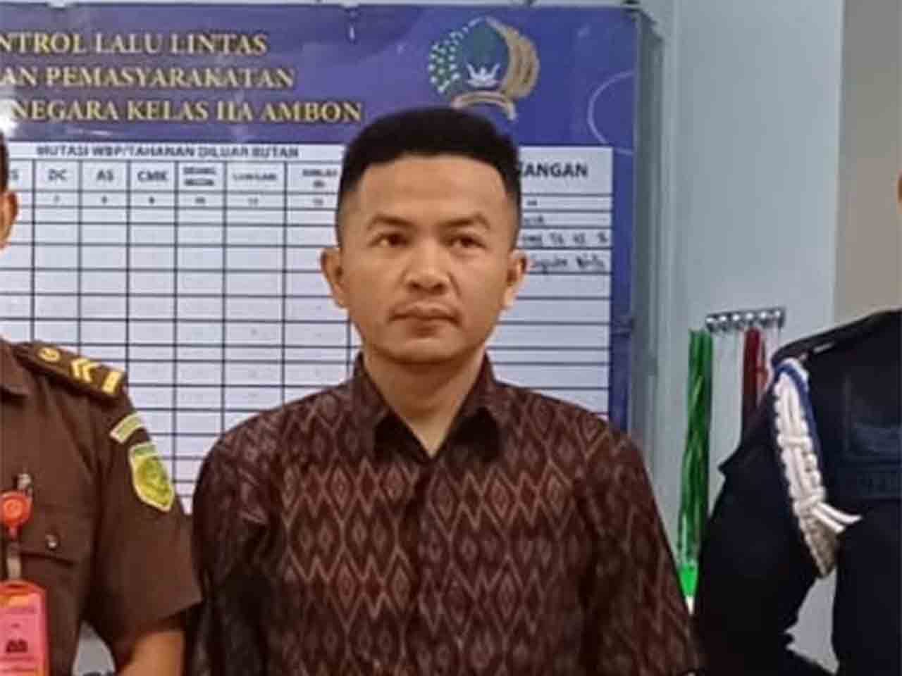 Bendahara Kejari SBT Tersandung Korupsi Rp798 Jt