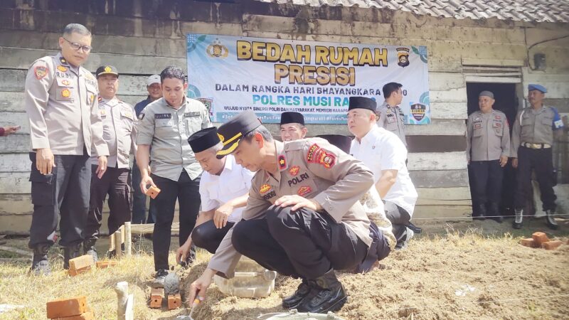 Jelang Hari Bhayangkara ke-80, Polres Musi Rawas Bedah Empat Rumah Warga dari Donasi Personel