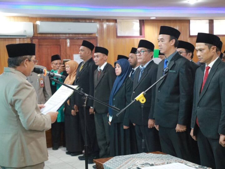 Bupati Anwar Sadat Tekankan Integritas dan Kolaborasi Saat Lantik Pejabat Manajerial dan Non-Manajerial Pemkab Tanjab Barat