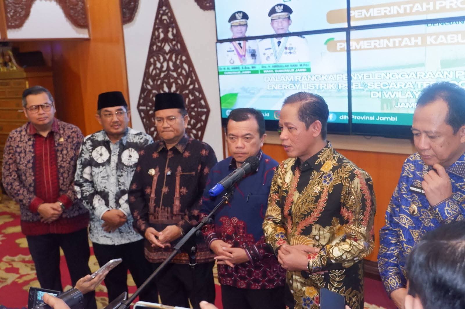 Bupati Anwar Sadat Hadiri Penandatanganan PSEL, Dorong Sampah Jadi Energi Listrik di Jambi Raya