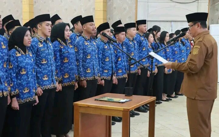 Wabup Katamso Pimpin Sumpah PNS dan Serahkan SK CPNS 2024, Tekankan Adaptasi Digital dan Peningkatan IPM