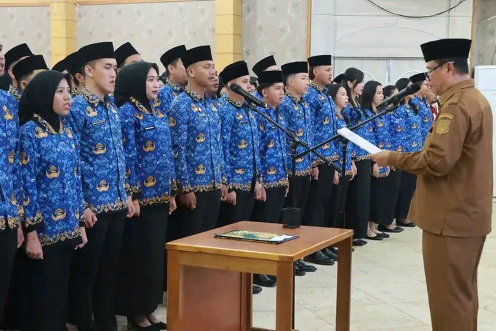 Wabup Katamso Pimpin Sumpah PNS dan Serahkan SK CPNS 2024, Tekankan Adaptasi Digital dan Peningkatan IPM