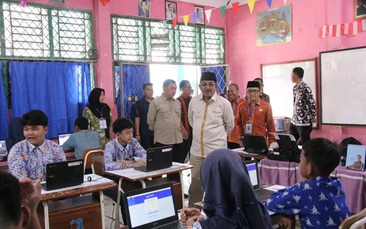 Pantau Langsung TKA 2026, Bupati Anwar Sadat Dorong Peningkatan Kualitas Pendidikan