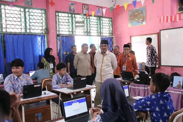 Pantau Langsung TKA 2026, Bupati Anwar Sadat Dorong Peningkatan Kualitas Pendidikan