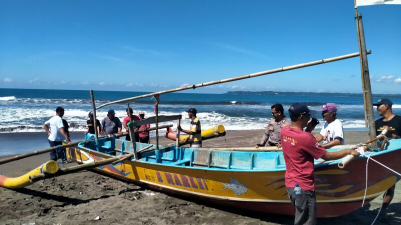 Satpolairud Polres Pangandaran Amankan Perahu Tanpa Awak di Perairan Bojong Salawe