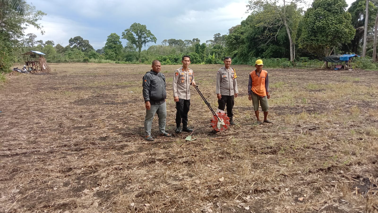Perkuat Sinergi Antara Polri dan Sektor Pertanian, Polsek Lubuklinggau Selatan 1 Serahkan Bantuan Bibit Jagung