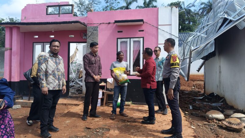 BENTUK SALING PEDULI,SINERGI TIGA PILAR RINGANKAN BEBAN WARGA YANG KENA MUSIBAH BENCANA ALAM PUTING BELIUNG