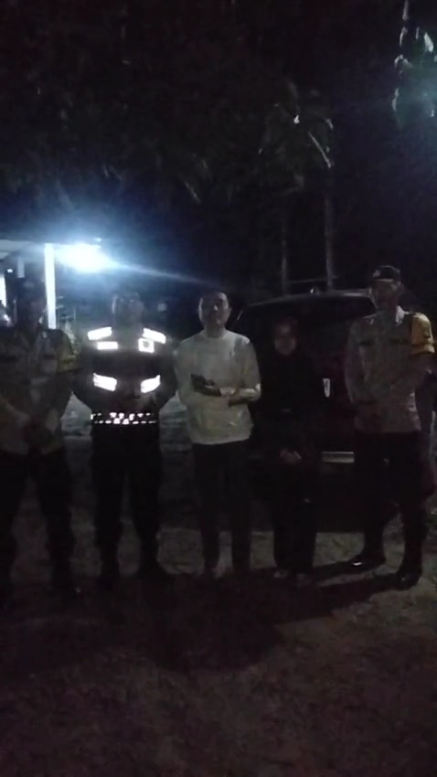 Respons Cepat Call Center 110, Polsek BTS Ulu Polres Musi Rawas Bantu Warga Pecah Ban di Jembatan Temelat Cecar