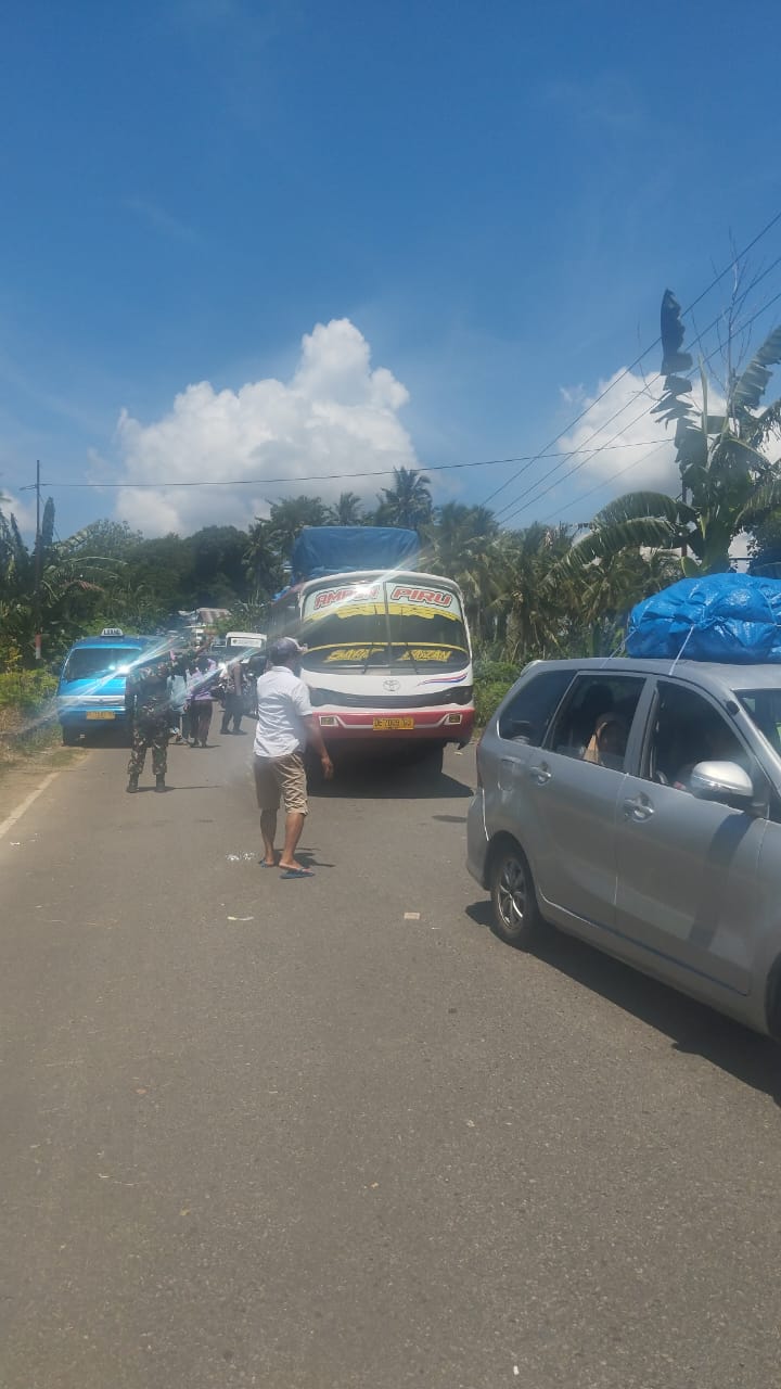 TNI–Polri Redam Aksi Palang Jalan Ambon-Hunimua 