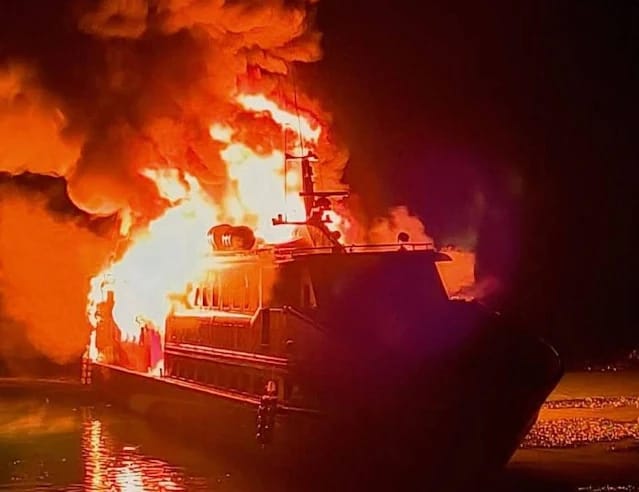 KM.Express Bahari 9B Rute Tulehu-Haria Terbakar 