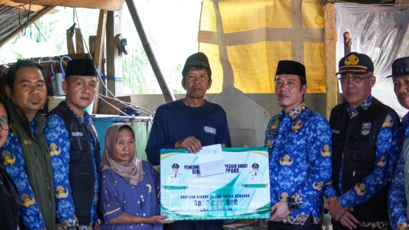 BUPATI DEDI IRAWAN SERAHKAN BANTUAN KEPADA KORBAN KEBAKARAN DAN POHON TUMBANG, WUJUD NYATA KEPEDULIAN PEMERINTAH DAERAH