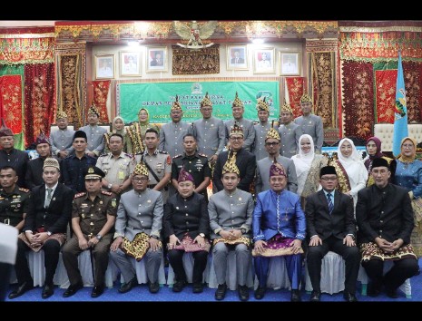 WAKIL BUPATI IRAWAN TOPANI HADIRI RAPAT PARIPURNA DPRD PESIBAR DALAM RANGKA HUT KE-13 KABUPATEN PESISIR BARAT 