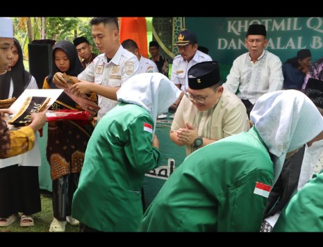 WAKIL BUPATI PESISIR BARAT HADIRI PENGAJIAN MANAQIB, PERKUAT UKHUWAH DAN SYIAR AL-QUR’AN DI PESISIR UTARA