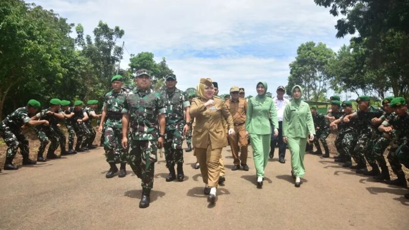 Bupati Musi Rawas Hj Ratna Machmud Dampingi Danrem 044/Gapo Dalam Rangka Meninjau Marshalling Area (MA) Yonif TP 947/Pangeran Amin