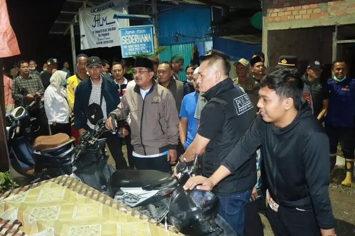 Tinjau Lokasi Kebakaran di Teluk Nilau, Bupati Anwar Sadat Instruksikan Penanganan Maksimal