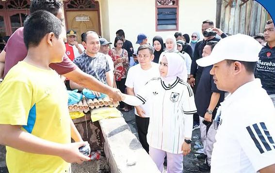 WUJUD KEPEDULIAN, BUPATI LABUHANBATU DR. HJ. MAYA HASMITA SALURKAN BANTUAN BAGI KORBAN KEBAKARAN BAKTI LAMA