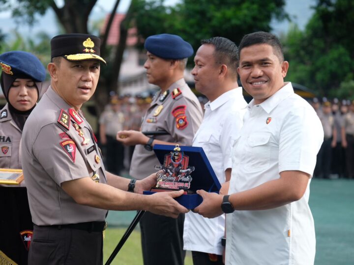 Kombes Pol. Dr. Maruly Pardede Direktur Reserse Kriminal Khusus Polda Gorontalo Raih juara ke 3 kompetesi Menembak