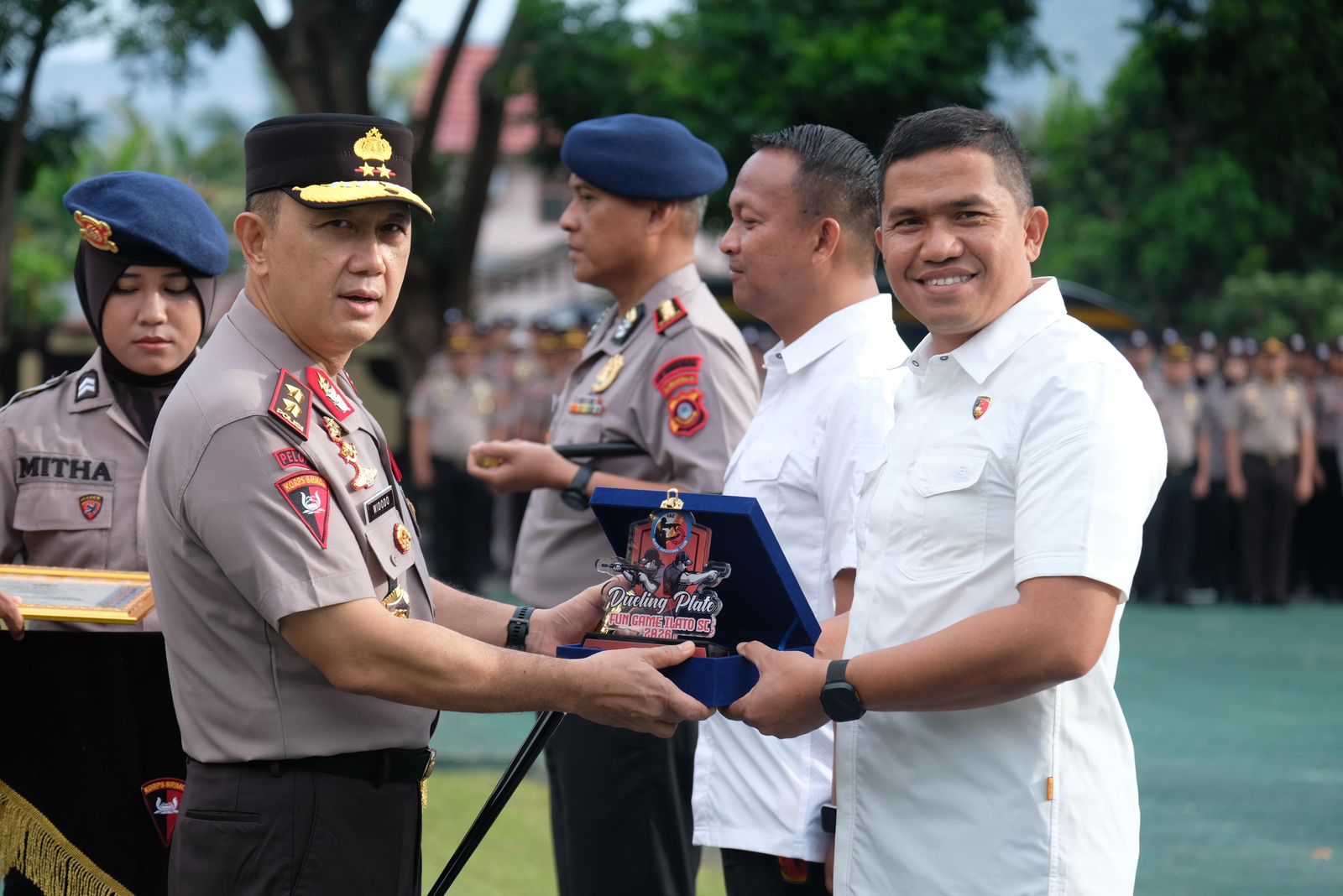 Kombes Pol. Dr. Maruly Pardede Direktur Reserse Kriminal Khusus Polda Gorontalo Raih juara ke 3 kompetesi Menembak