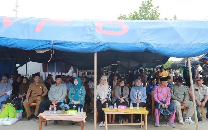 Bupati Anwar Sadat Salurkan Bantuan untuk Korban Kebakaran Teluk Nilau