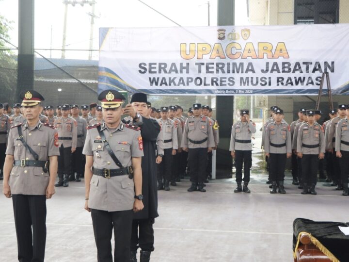 “Tongkat Estafet” Wakapolres Musi Rawas Resmi Berganti, Sertijab Berlangsung Khidmat di Tengah Hujan Rintik