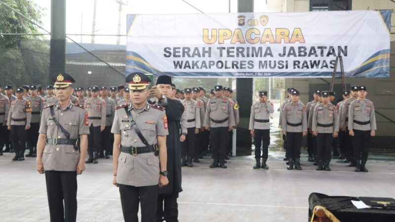 “Tongkat Estafet” Wakapolres Musi Rawas Resmi Berganti, Sertijab Berlangsung Khidmat di Tengah Hujan Rintik