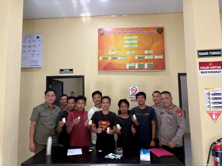 Prioritaskan Keselamatan, Polres Musi Rawas Gelar Ramp Check, Tes Kesehatan dan Tes Urine Kru Bus Jemaah Calon Haji