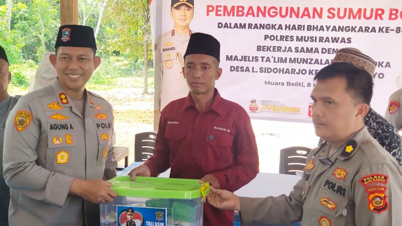 Raih Peringkat Pertama Pembangunan Sumur Bor Terbanyak se-Sumsel, Kapolres Musi Rawas Terima Apresiasi Kapolda Sumsel Saat Resmikan Sumur Bor di Desa L Sidoarjo