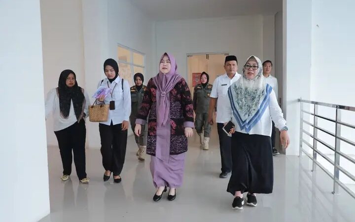 Ketua Dekranasda Tanjab Barat Buka Pelatihan Ecotik: Dorong Ekonomi Kreatif Berbasis Lingkungan