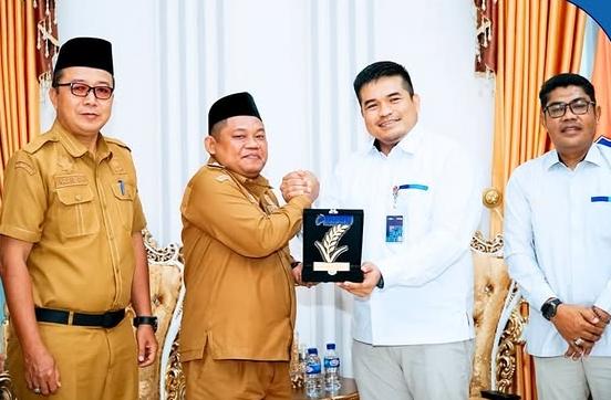 WAKIL BUPATI LABUHANBATU, H. JAMRI MENERIMA AUDIENSI DARI PERUM BULOG CABANG LABUHANBATU