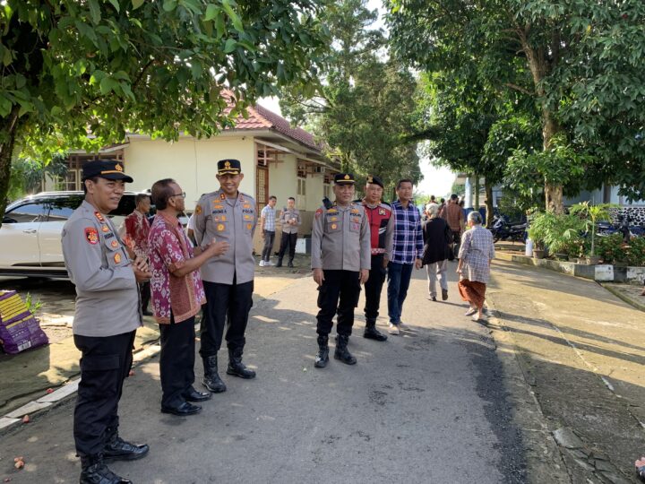 Pastikan Ibadah Kondusif, Kapolres Musi Rawas Pantau Keamanan Gereja 