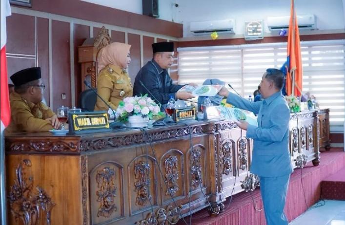 Bupati Labuhanbatu Terima Laporan Rekomendasi dari DPRD Terhadap LKPJ TA.2025